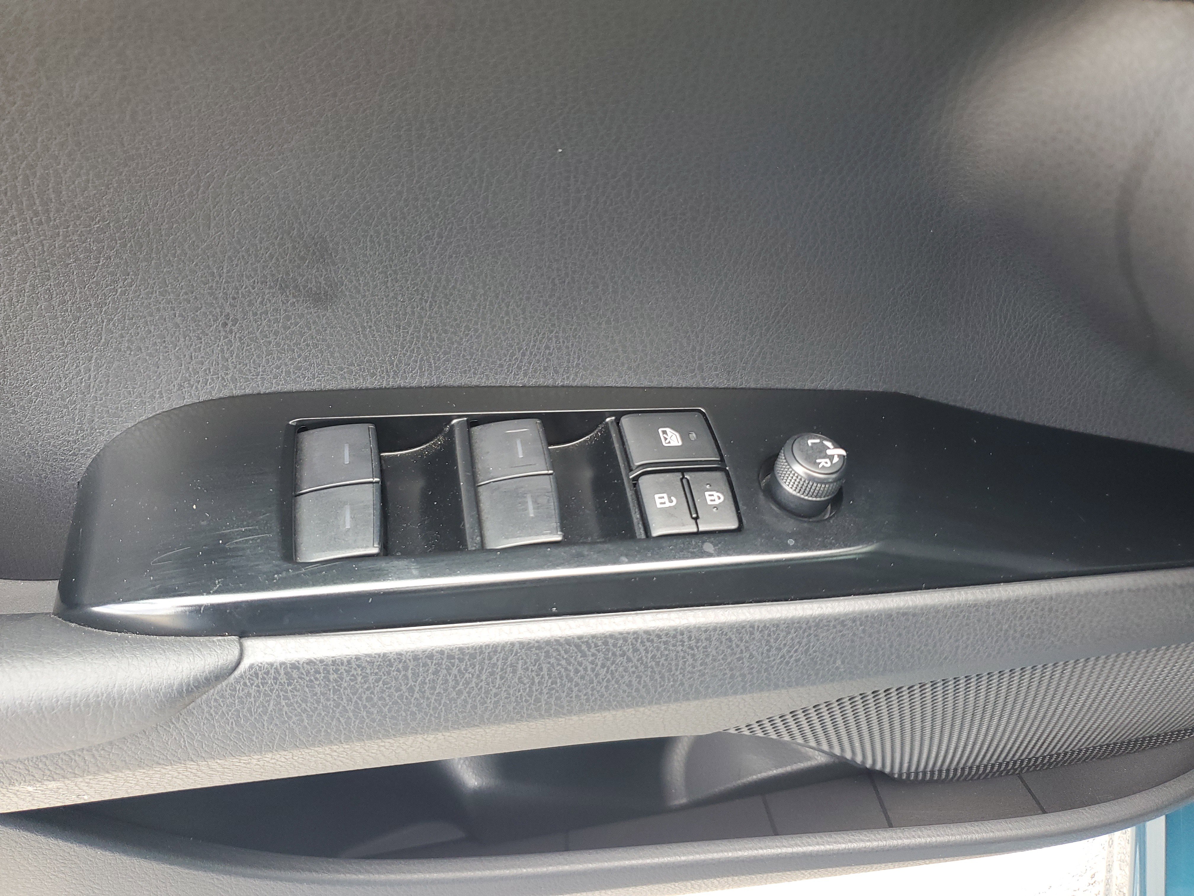 Used 2025 Toyota Camry SE FWD image 25