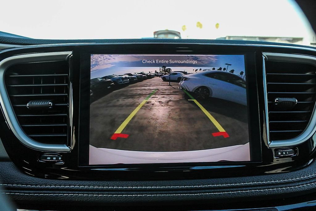 New 2027 Chrysler Pacifica Select FWD image 23