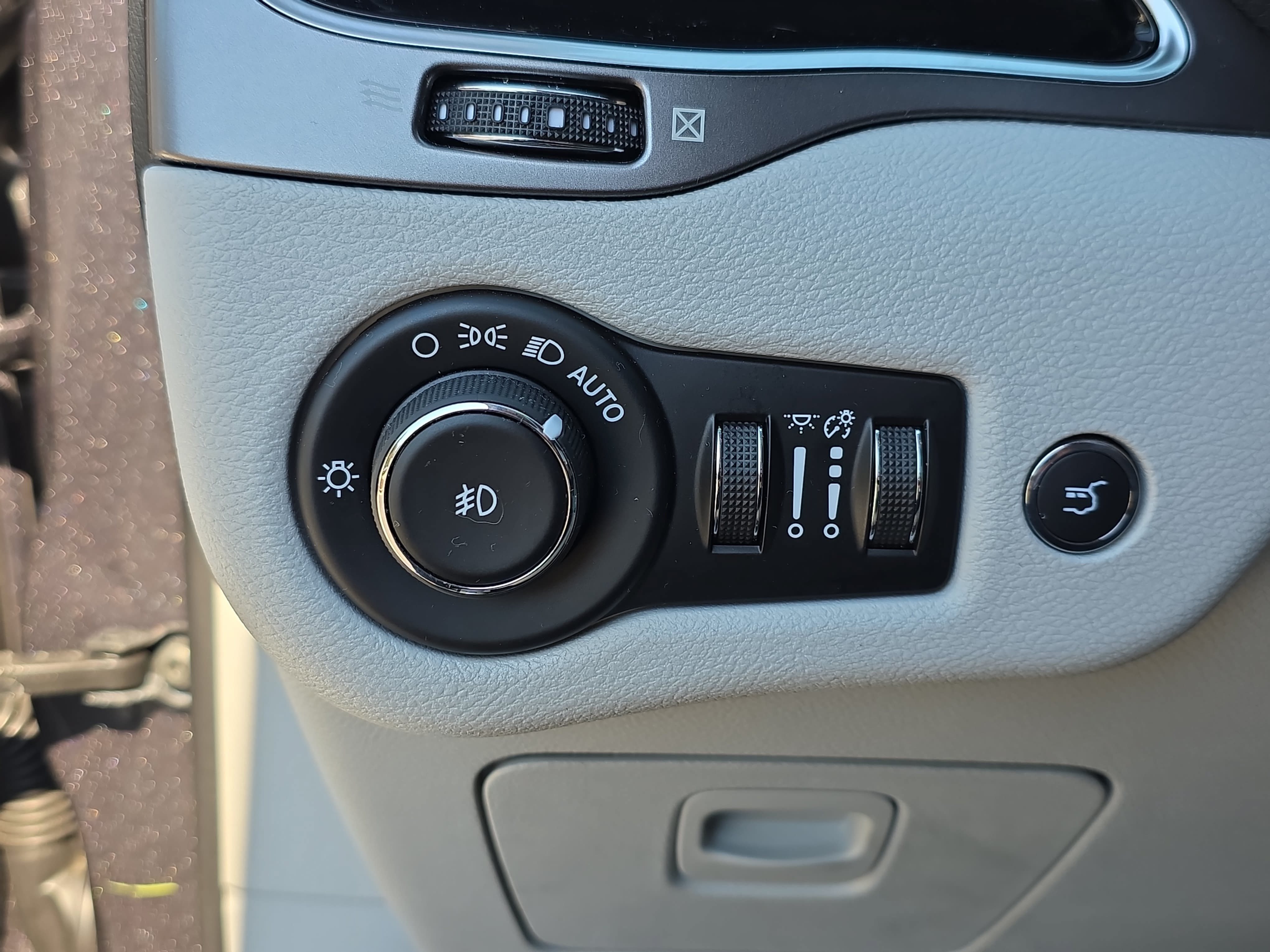 Used 2020 Jeep Cherokee Limited AWD/4WD image 24