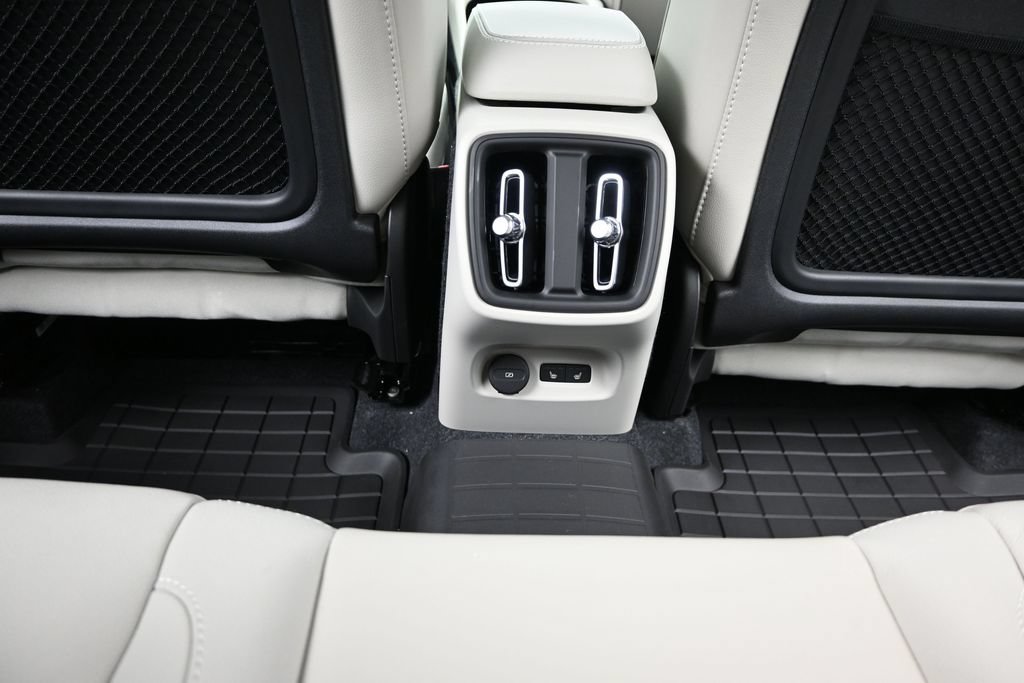 New 2026 Volvo XC40 B5 Plus w/ Protection Package Premier AWD/4WD image 15