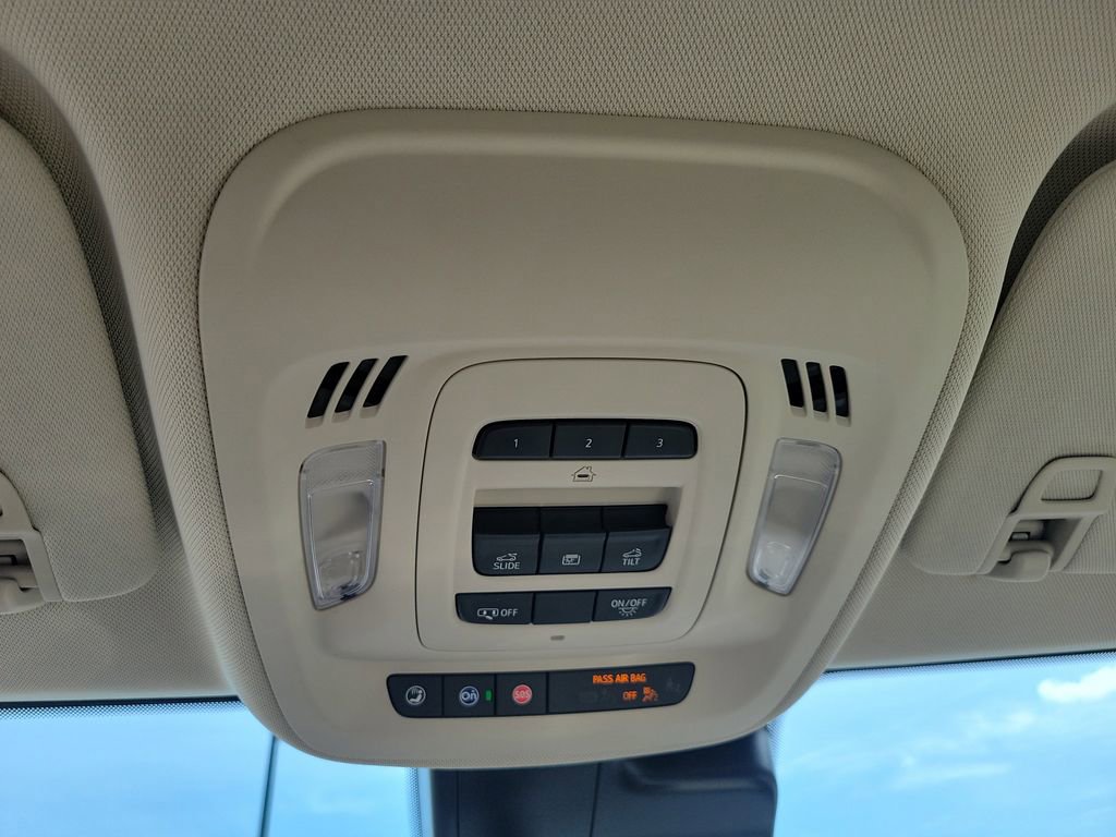 Used 2022 Buick Envision Avenir w/ Technology Package II FWD image 34