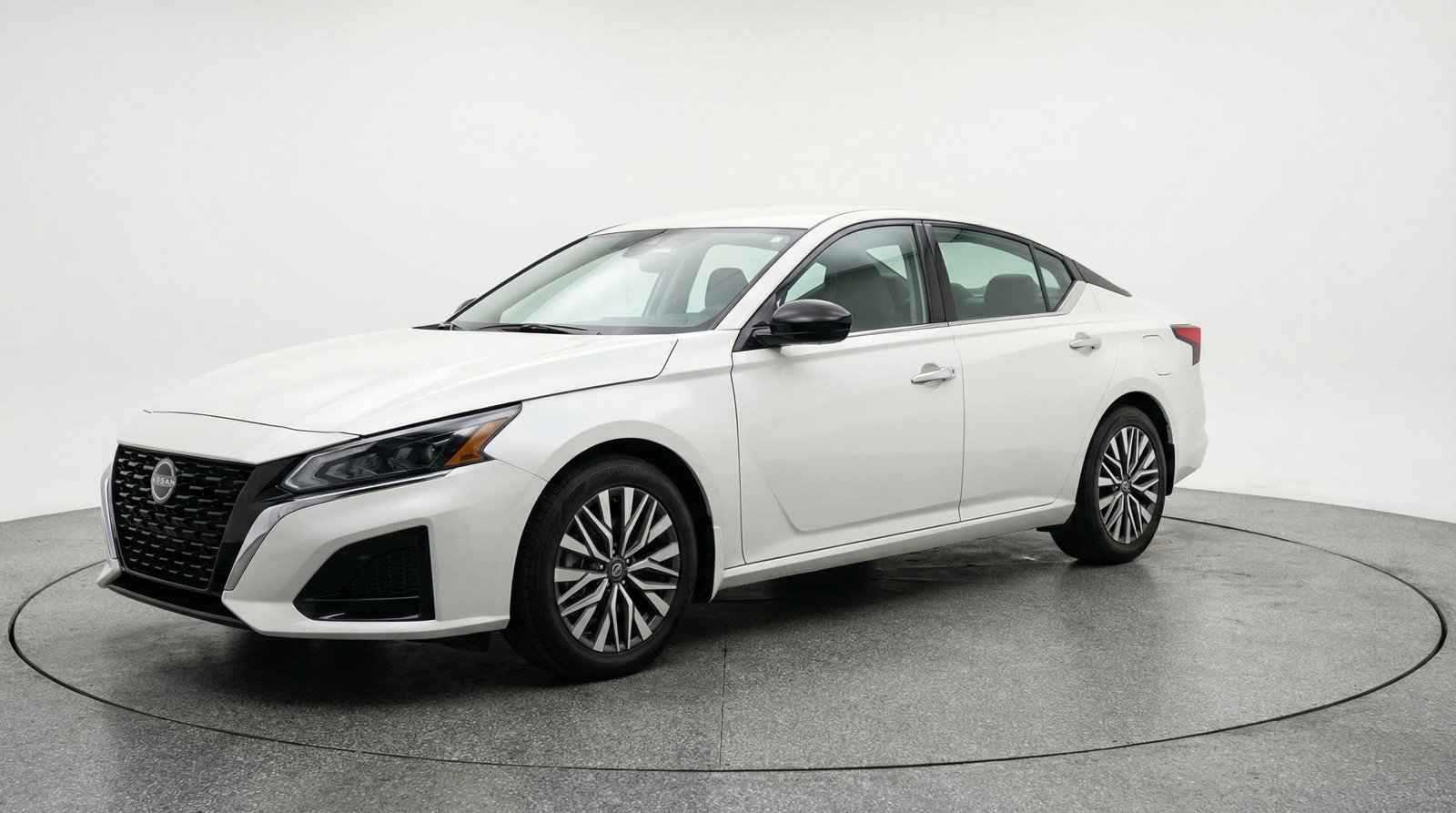 Used 2025 Nissan Altima 2.5 SV FWD image 3