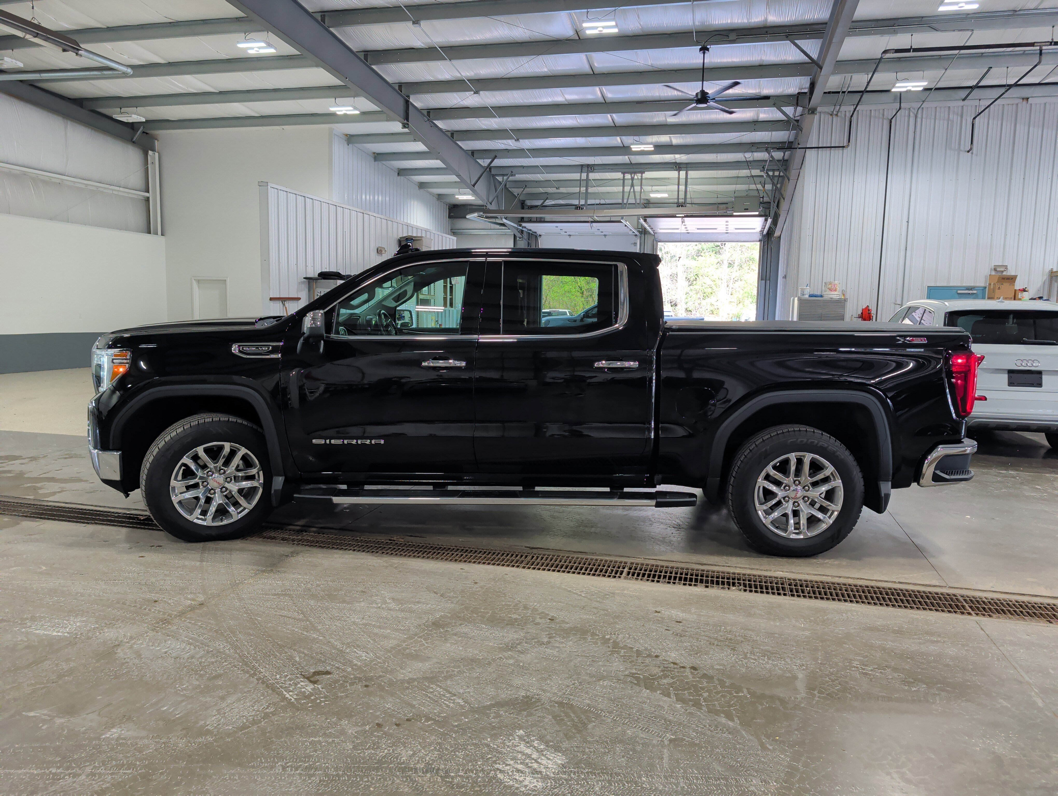 Used 2020 GMC Sierra 1500 SLT w/ SLT Premium Plus Package AWD/4WD image 5