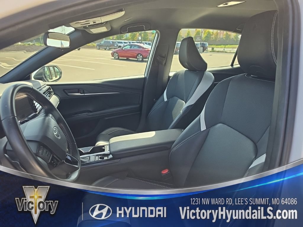 Used 2025 Toyota Camry SE FWD image 9