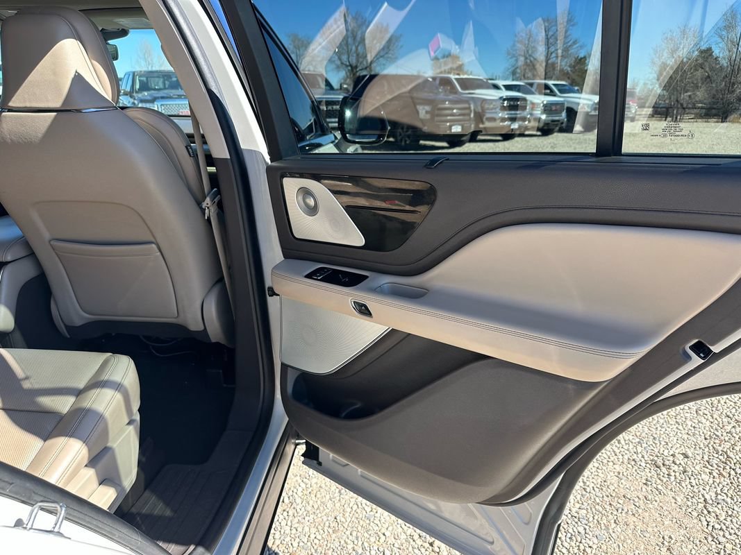 Used 2022 Lincoln Aviator Reserve w/ Equipment Group 201A AWD/4WD image 17