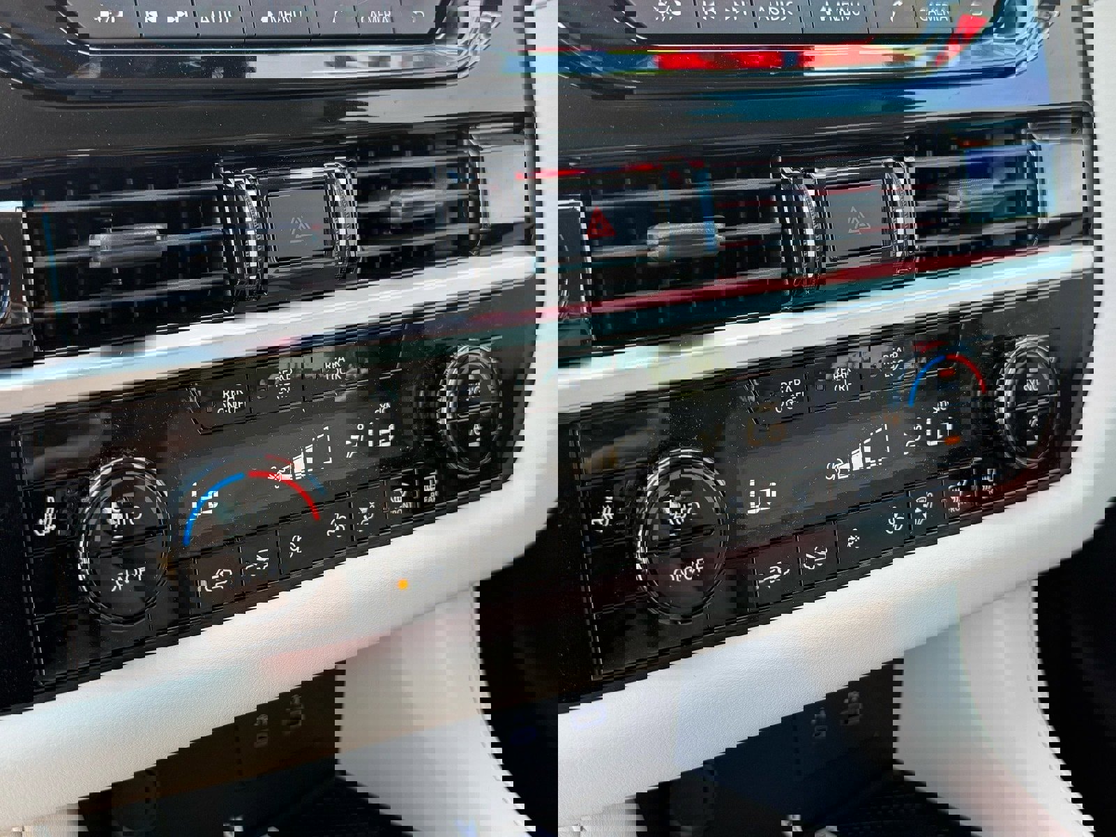 New 2025 Nissan Pathfinder SV image 17