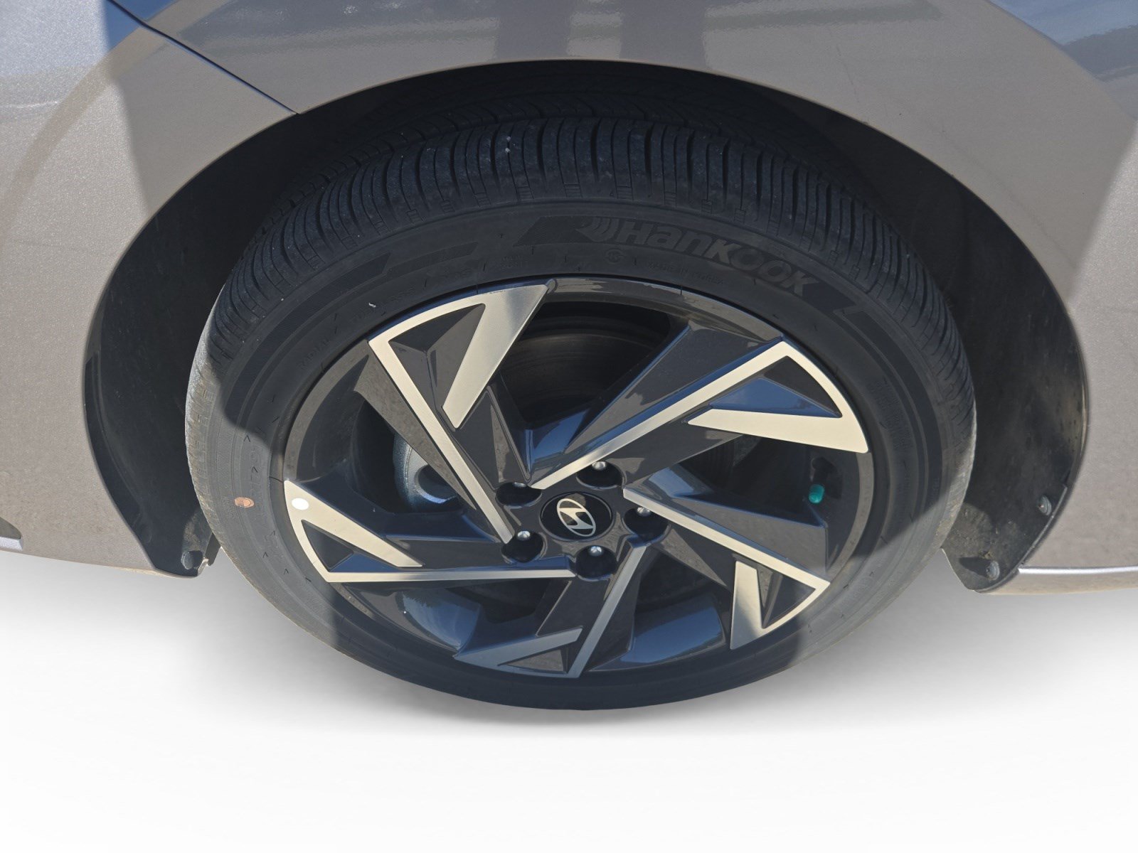 Certified 2025 Hyundai Elantra Limited FWD image 17