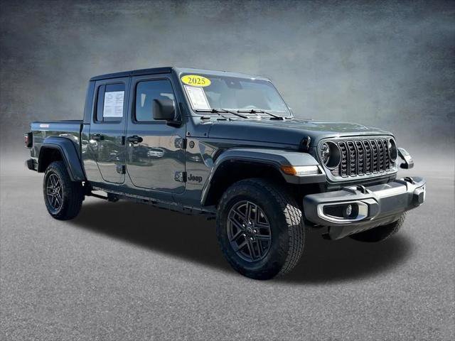 Certified 2025 Jeep Gladiator Sport AWD/4WD image 3