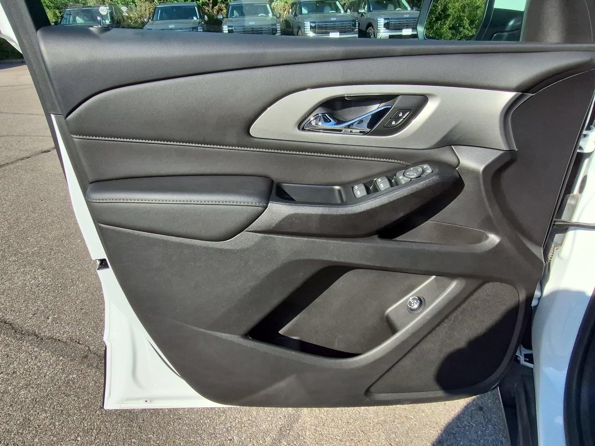 Used 2023 Chevrolet Traverse LT w/ Rear Camera Mirror Package AWD/4WD image 24