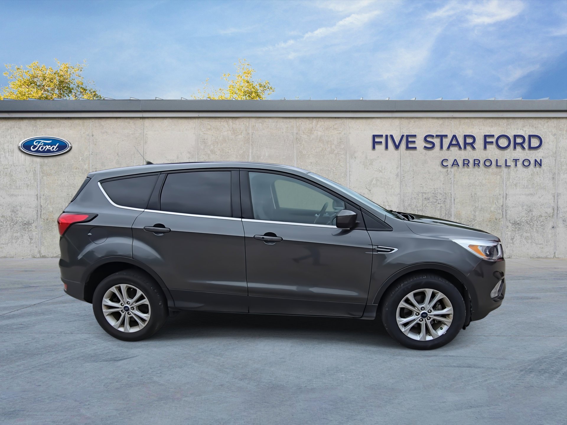 Used 2019 Ford Escape SE image 9