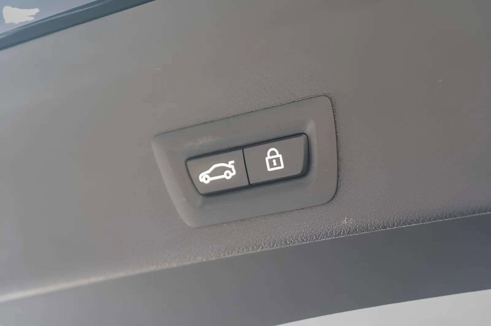 Used 2021 BMW X6 xDrive40i w/ M Sport Package image 64