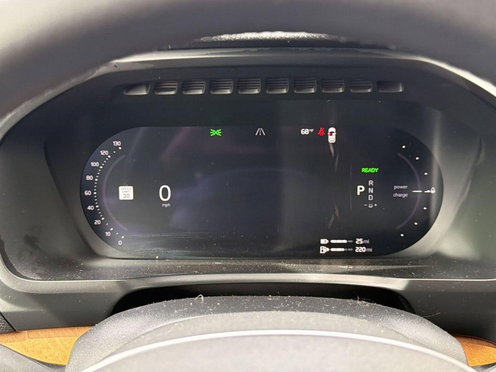 Used 2024 Volvo XC90 T8 Plus w/ Protection Package Premier image 18