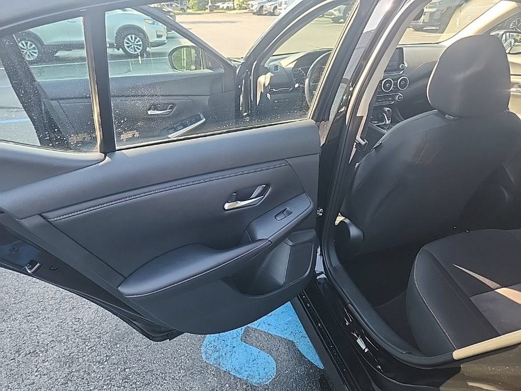 Used 2023 Nissan Sentra SR w/ Electronics Package FWD image 24