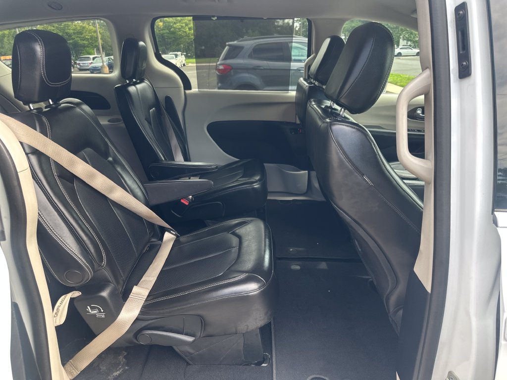 Used 2020 Chrysler Voyager Lxi FWD image 20