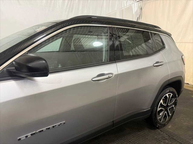 Certified 2022 Jeep Compass Limited image 7
