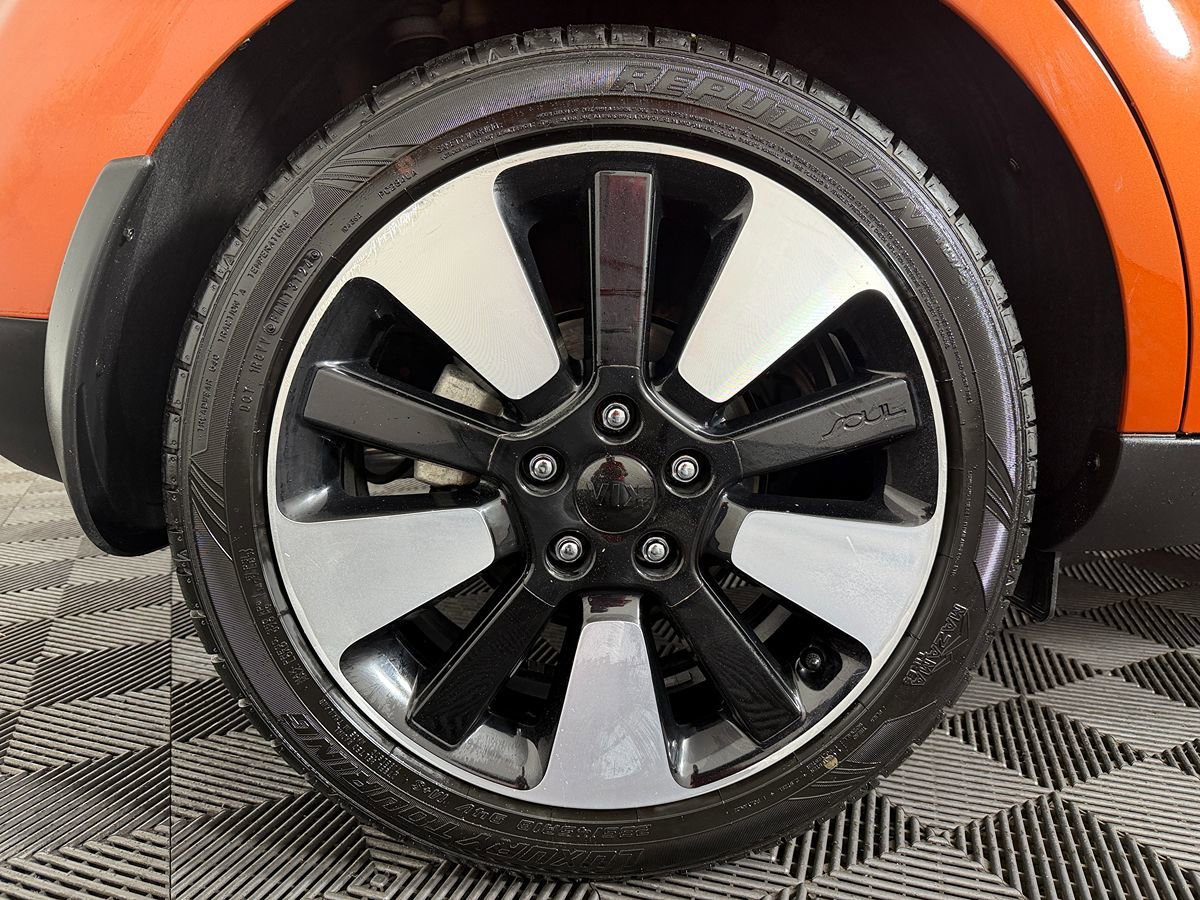 Used 2018 Kia Soul + FWD image 25