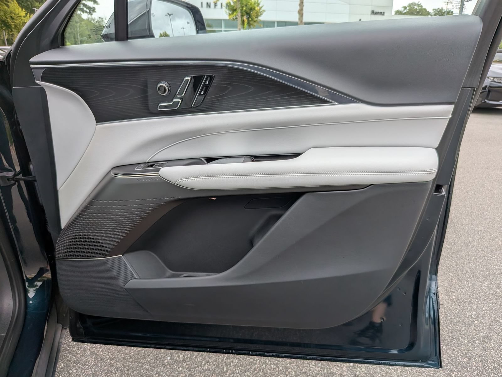 Used 2024 Cadillac Lyriq Luxury RWD image 35