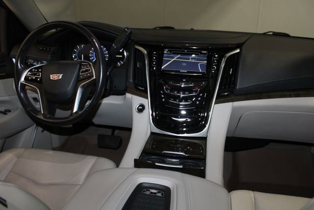 Used 2019 Cadillac Escalade ESV Premium Luxury image 14