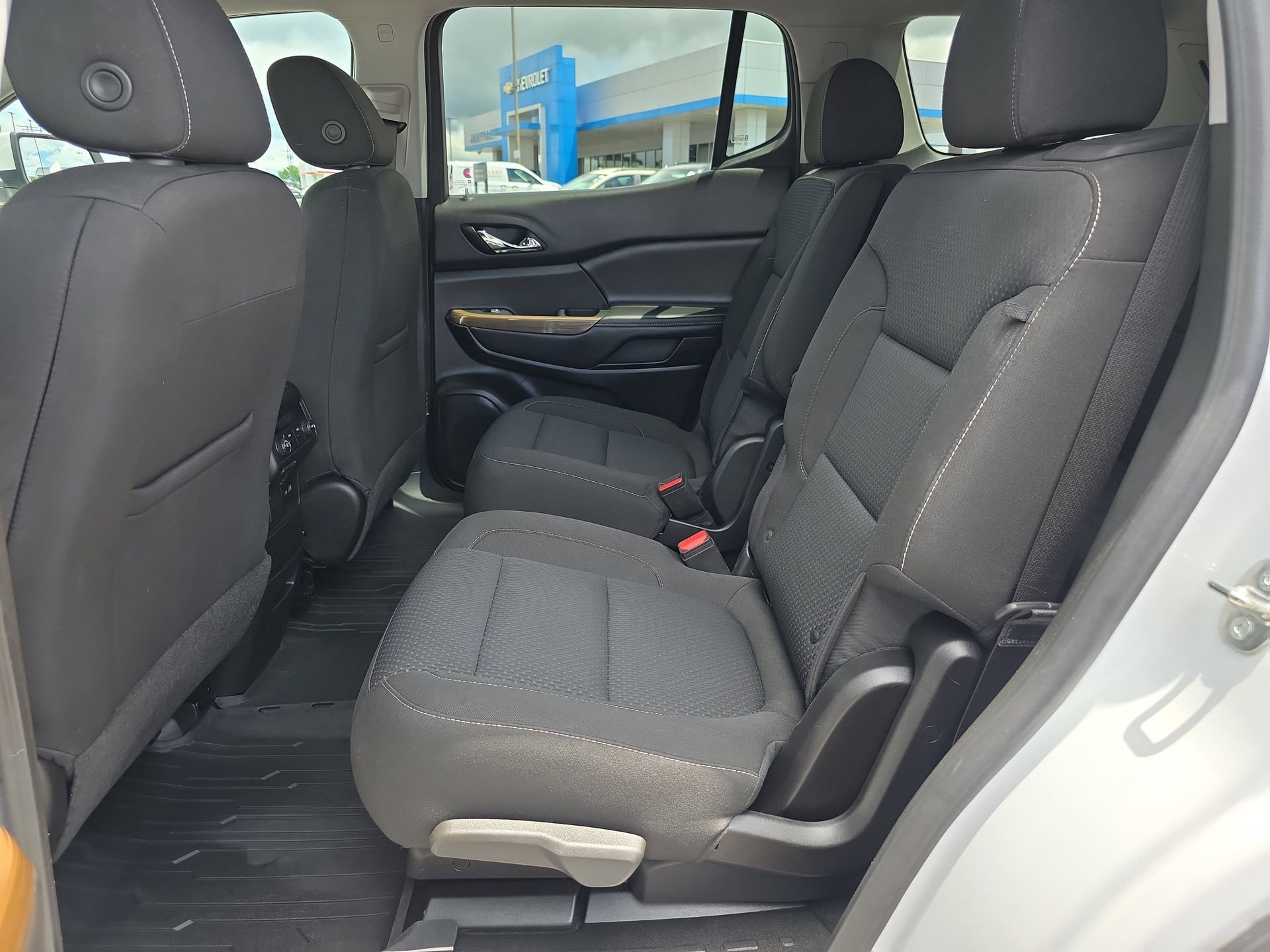 Used 2023 GMC Acadia SLE w/ Driver Convenience Package FWD image 11