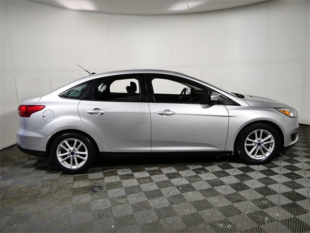 Used 2016 Ford Focus SE w/ SE Power Seat Package image 10