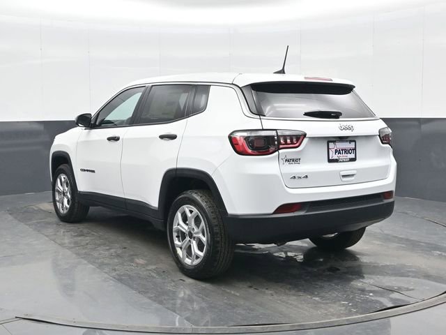 Used 2025 Jeep Compass Sport image 2