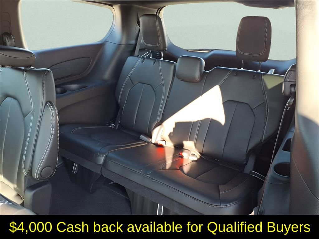 New 2026 Chrysler Pacifica Select w/ S Appearance Package image 11