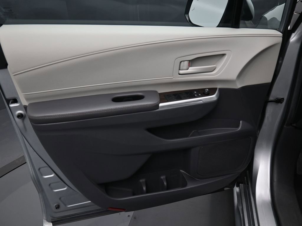 Certified 2024 Toyota Sienna LE image 13