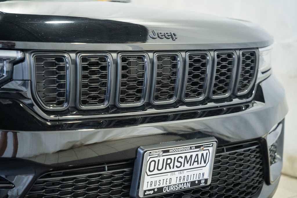 Certified 2023 Jeep Grand Cherokee Limited w/ Black Appearance Package AWD/4WD image 15