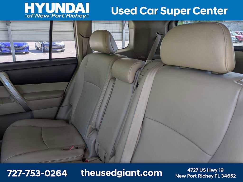 Used 2011 Toyota Highlander SE w/ Tow Pkg FWD image 18