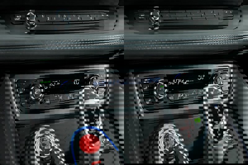 Used 2015 BMW i8 image 28