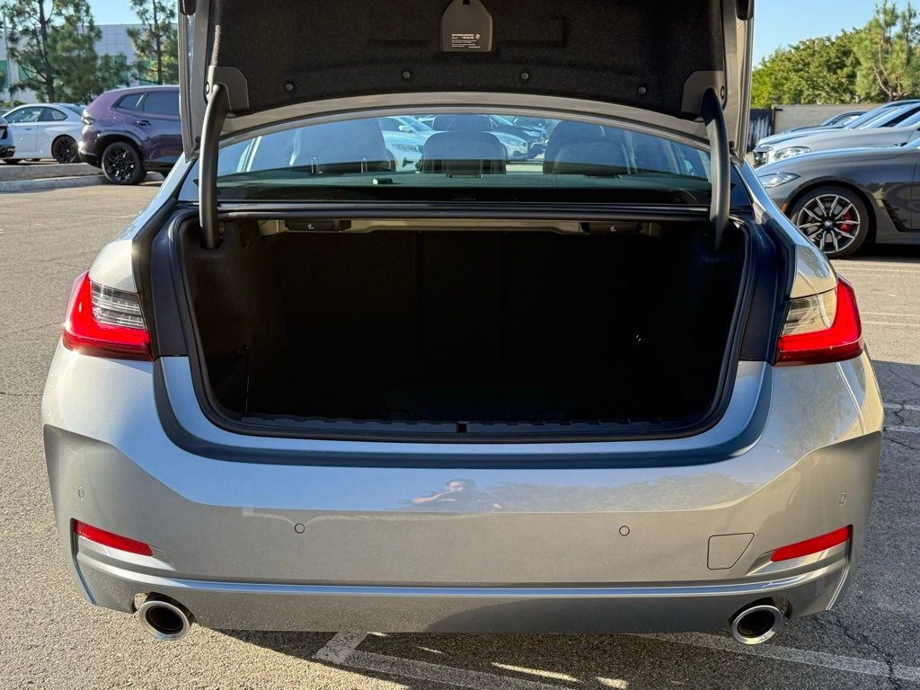 Used 2025 BMW 330i Sedan w/ Convenience Package image 15