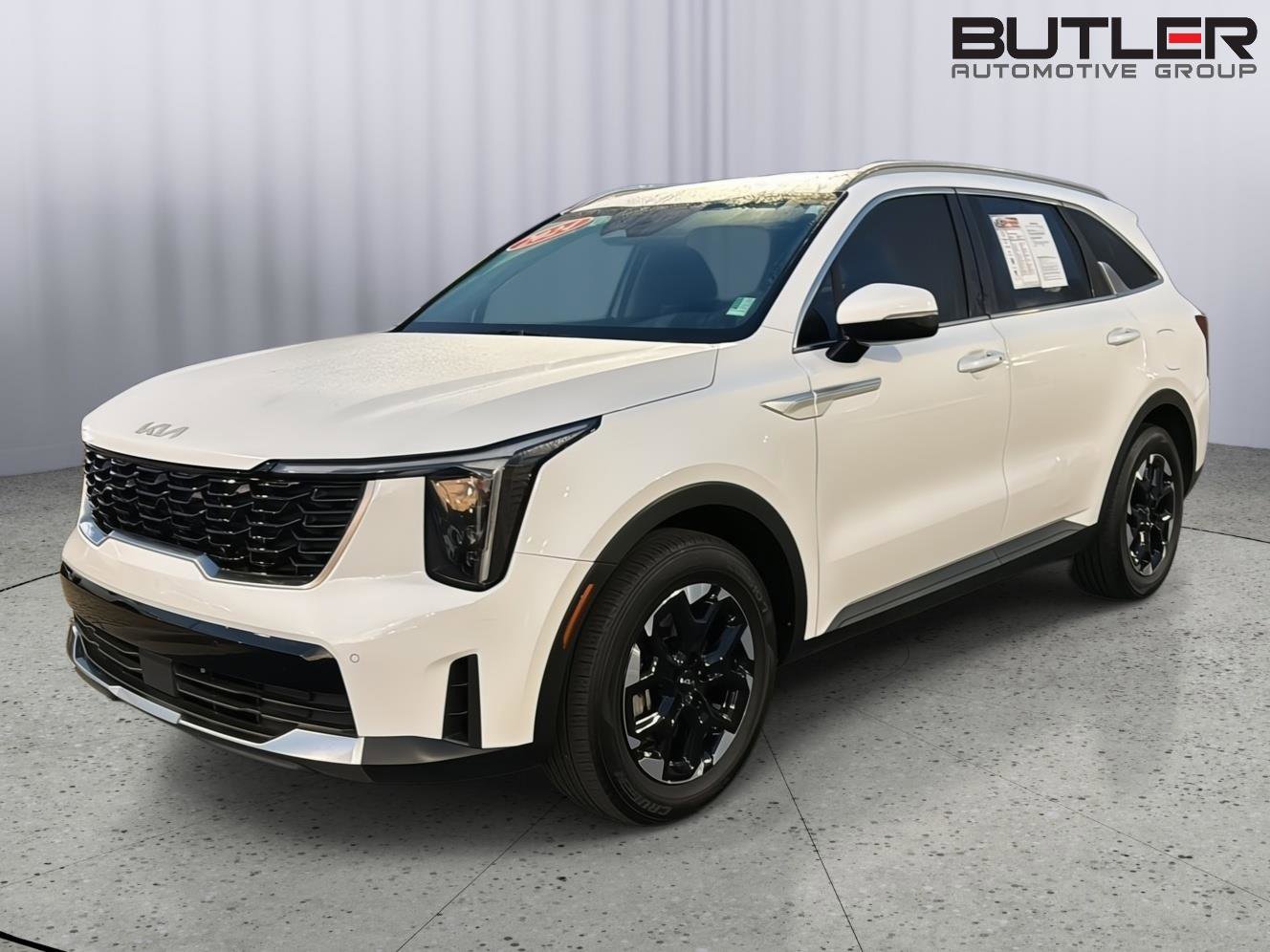 Used 2024 Kia Sorento S image 2