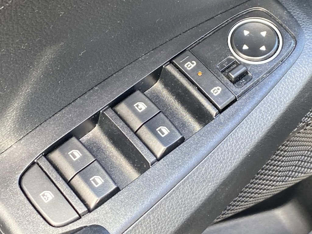 Used 2024 Kia Seltos LX AWD/4WD image 28