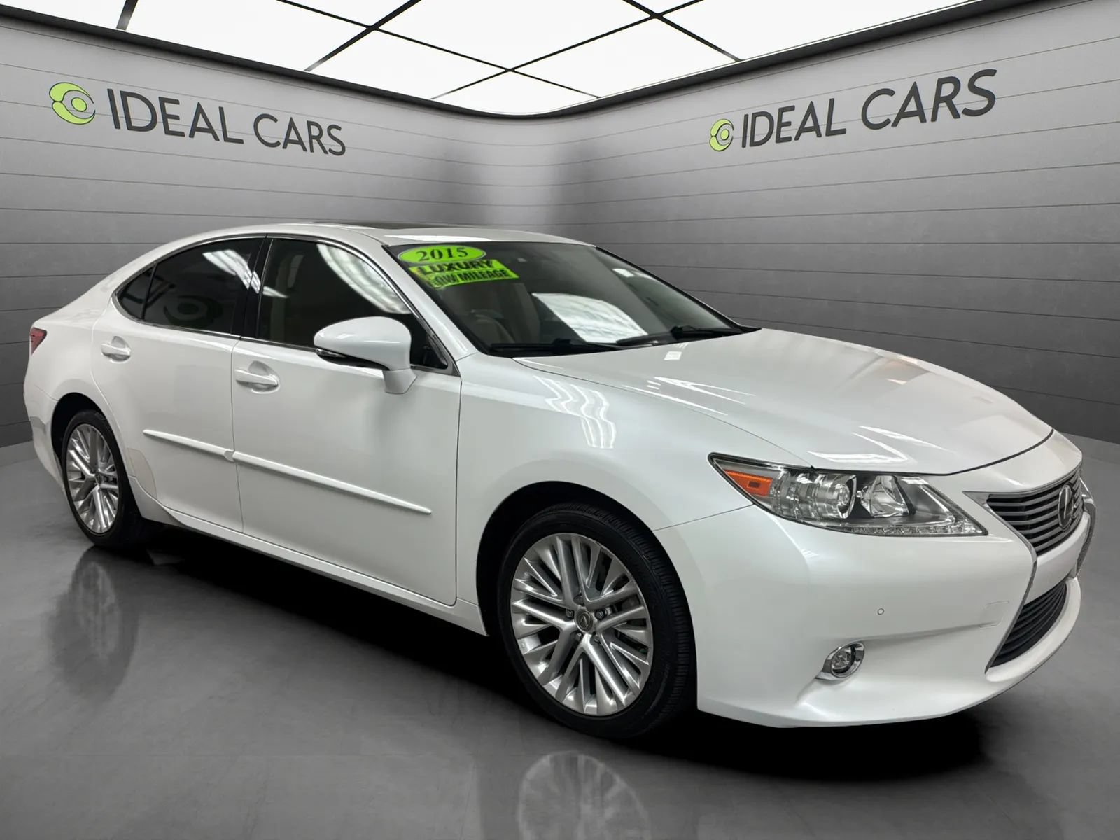 Used 2015 Lexus ES 350 w/ Luxury Package FWD image 3