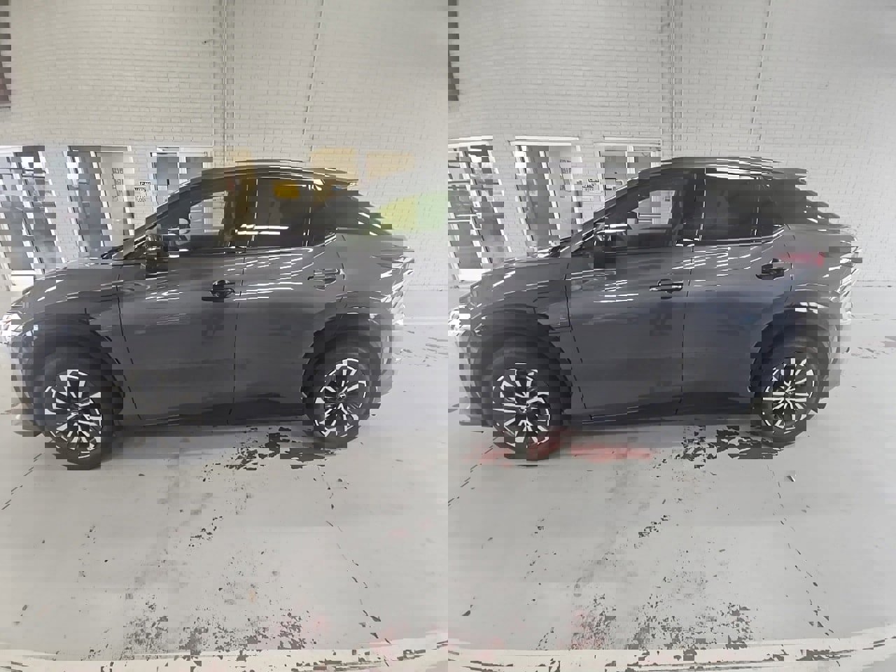 Used 2024 Lexus RZ 300e Premium w/ Accessory Package (2T) image 17