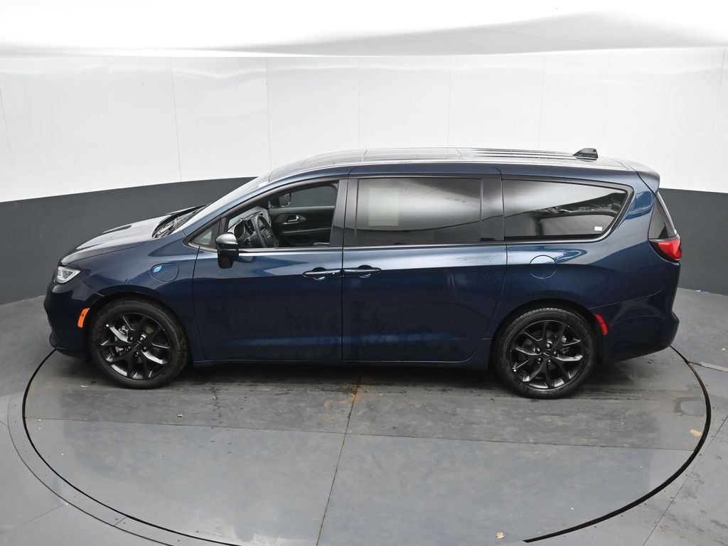 Used 2023 Chrysler Pacifica Limited w/ S Appearance Package FWD image 36