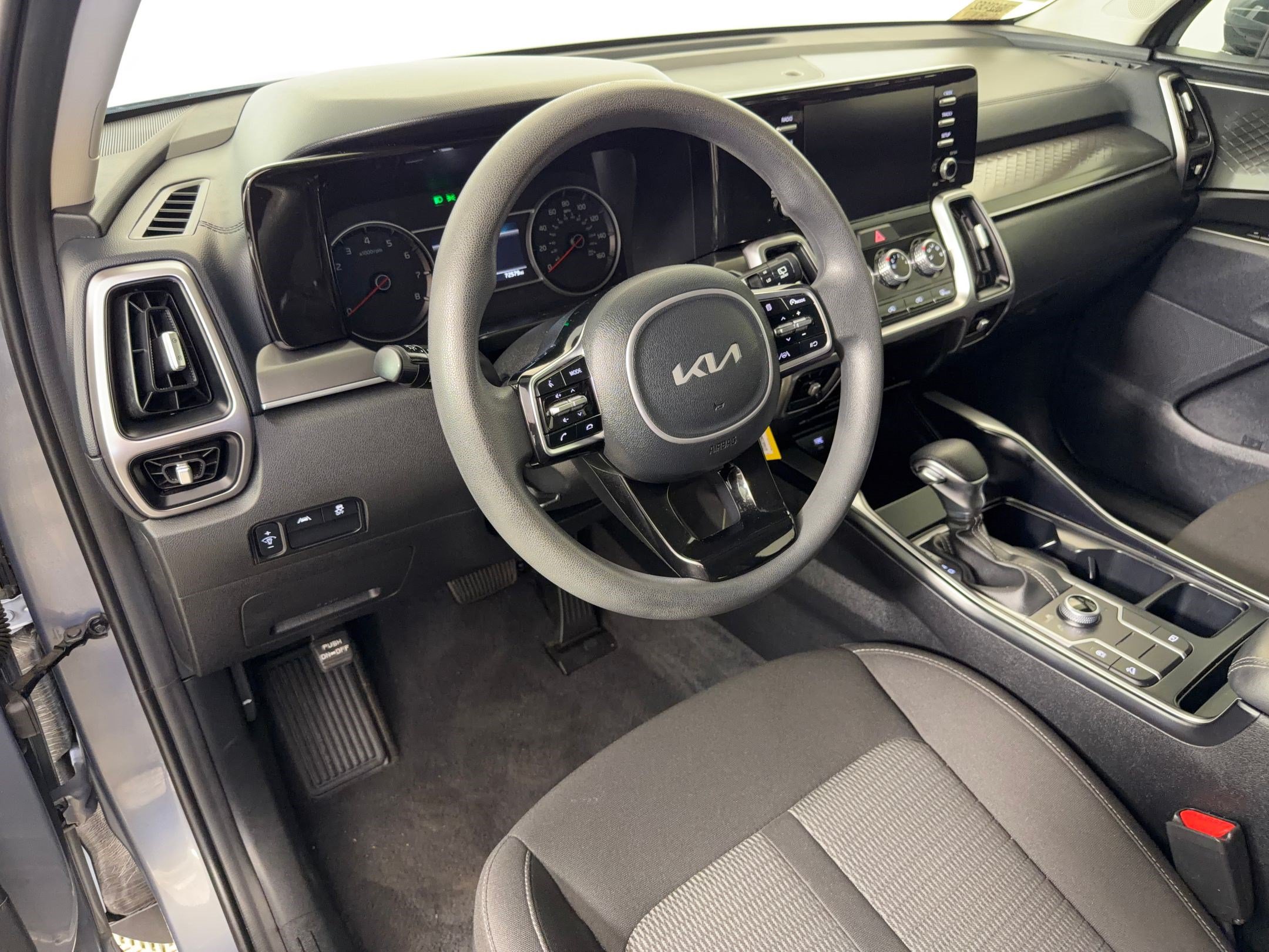 Used 2022 Kia Sorento LX AWD/4WD image 4