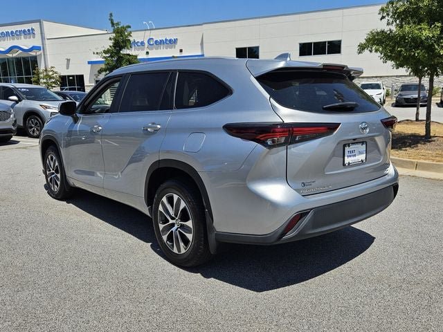 Used 2024 Toyota Highlander XLE FWD image 6