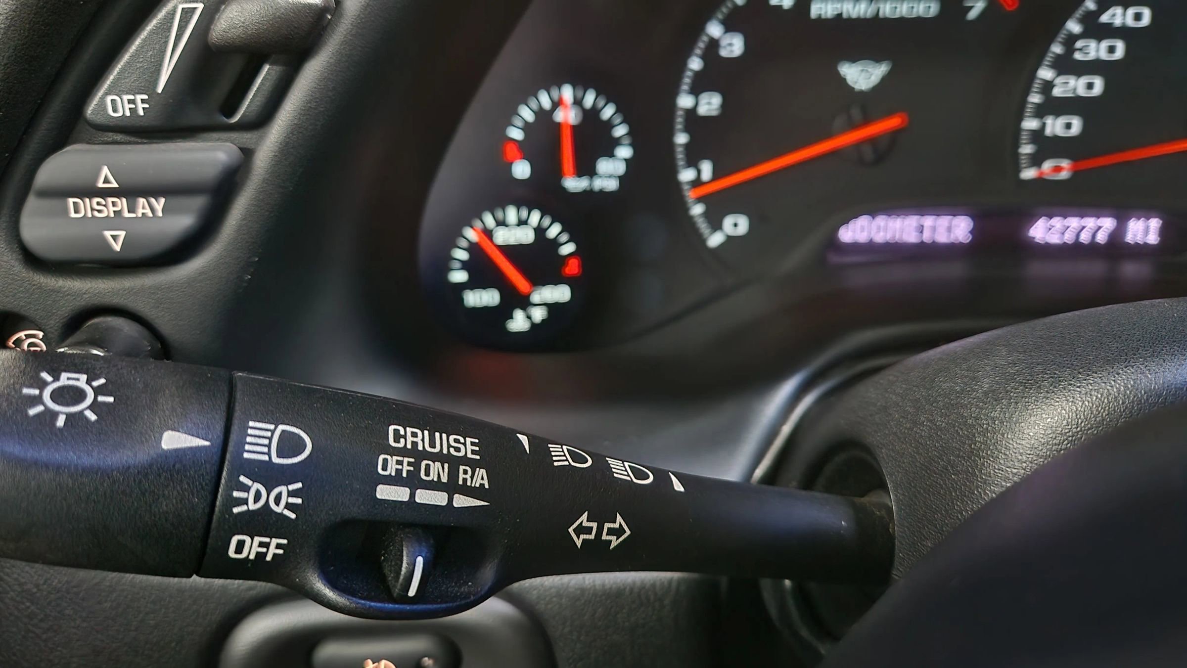 Used 2000 Chevrolet Corvette Coupe w/ Performance Handling Pkg image 25