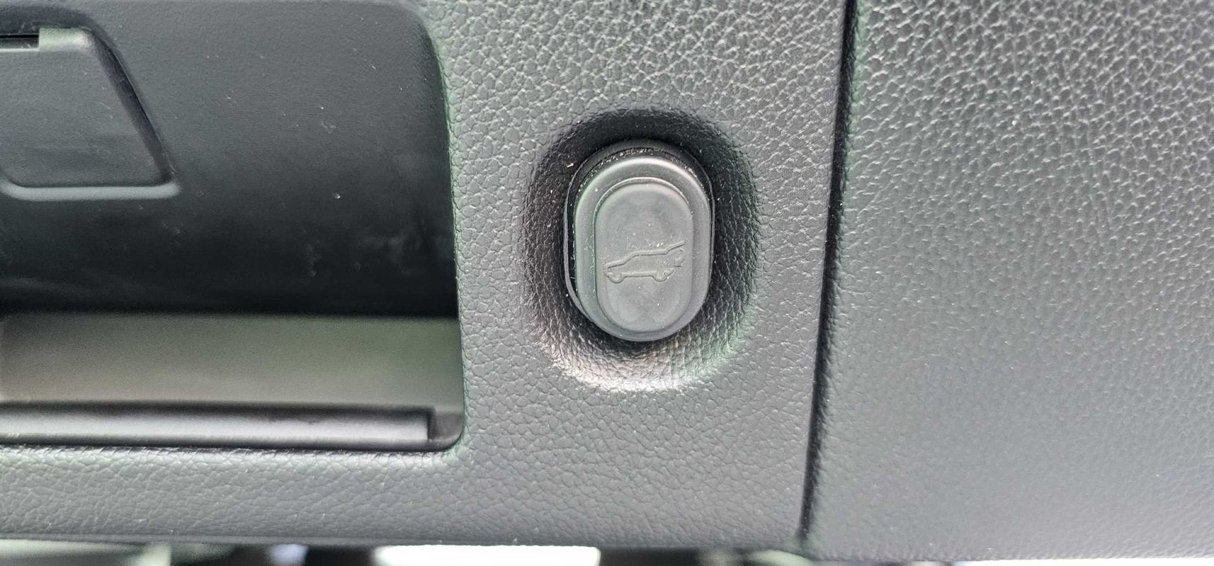 Used 2018 GMC Yukon SLE w/ Convenience Package RWD image 27