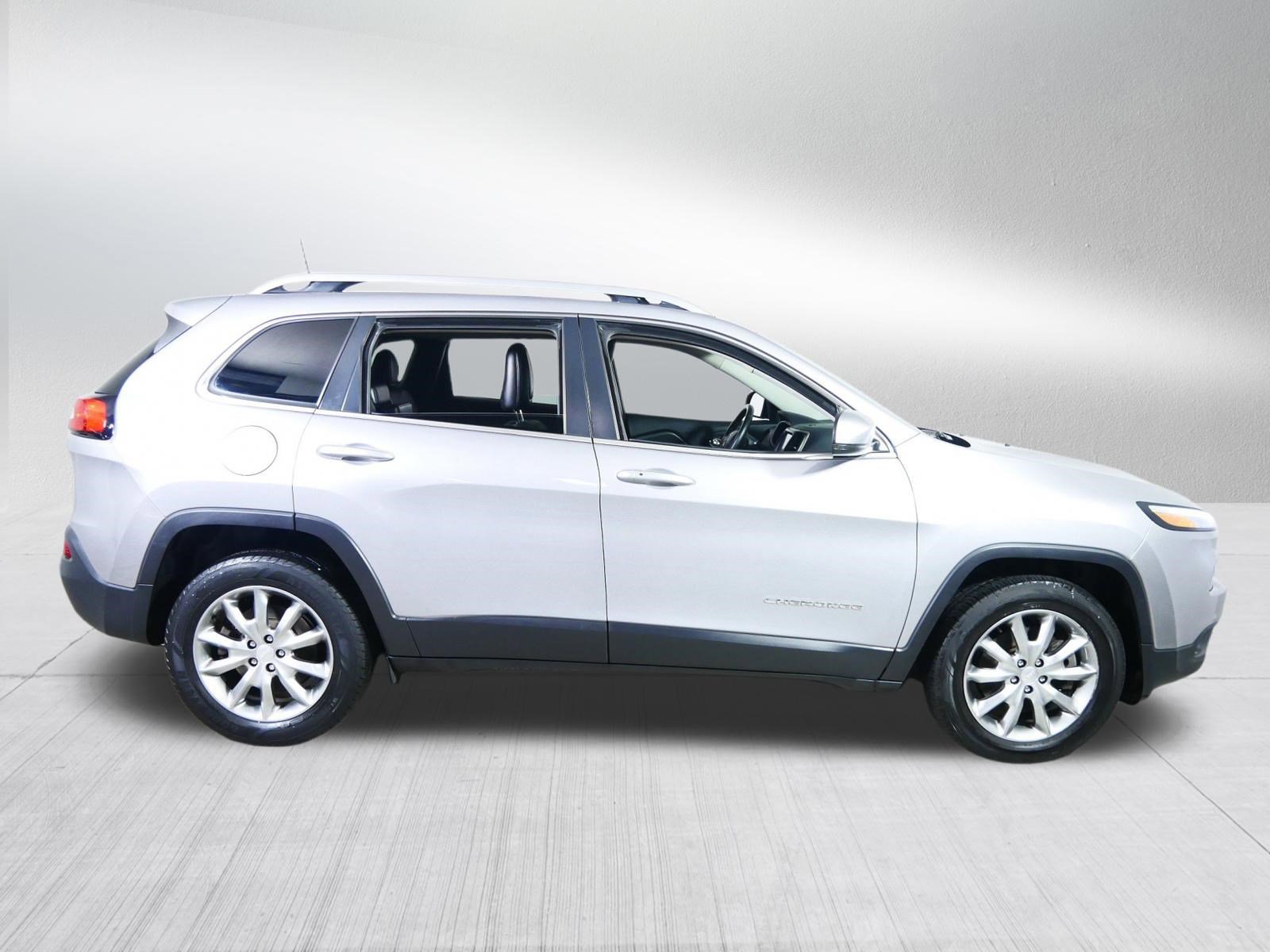 Used 2018 Jeep Cherokee Limited image 8