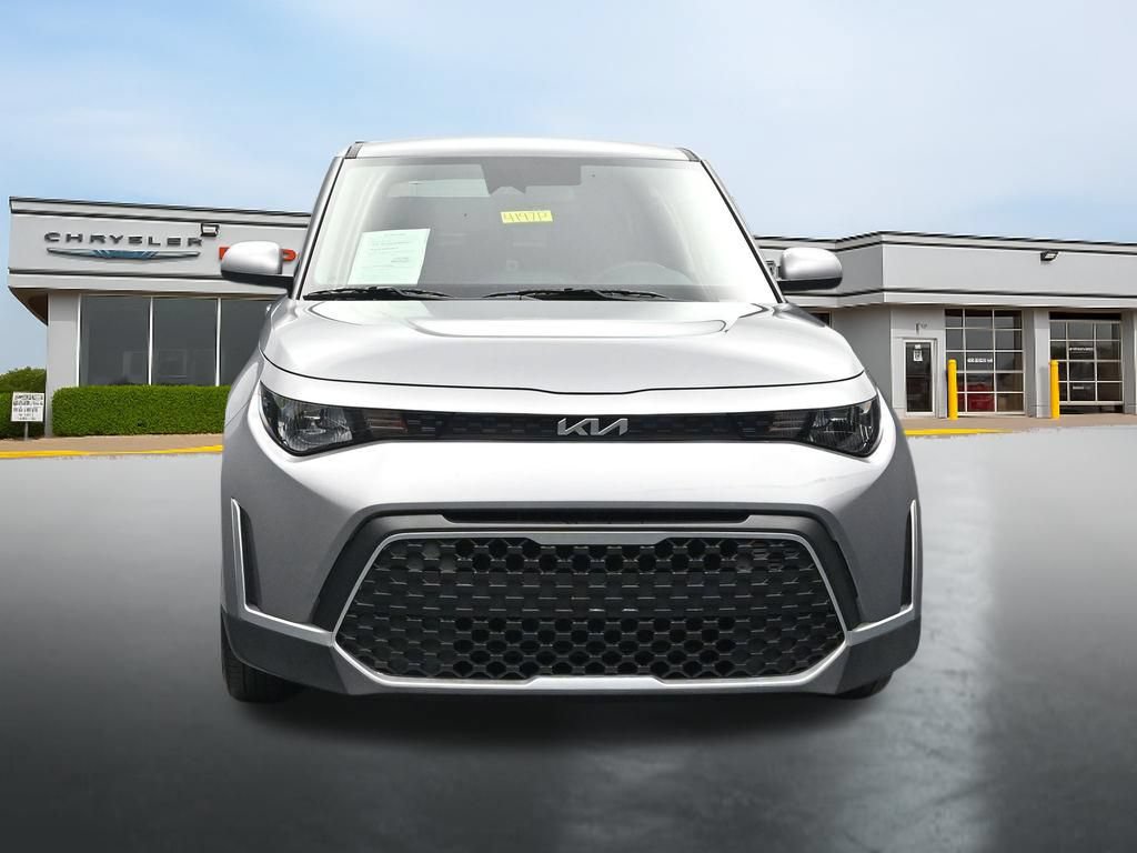 Used 2025 Kia Soul LX w/ LX Technology Package FWD image 8