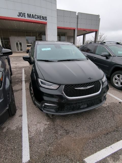 Used 2024 Chrysler Pacifica Select image 7