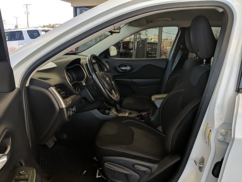 Used 2015 Jeep Cherokee Latitude w/ Cold Weather Group image 10