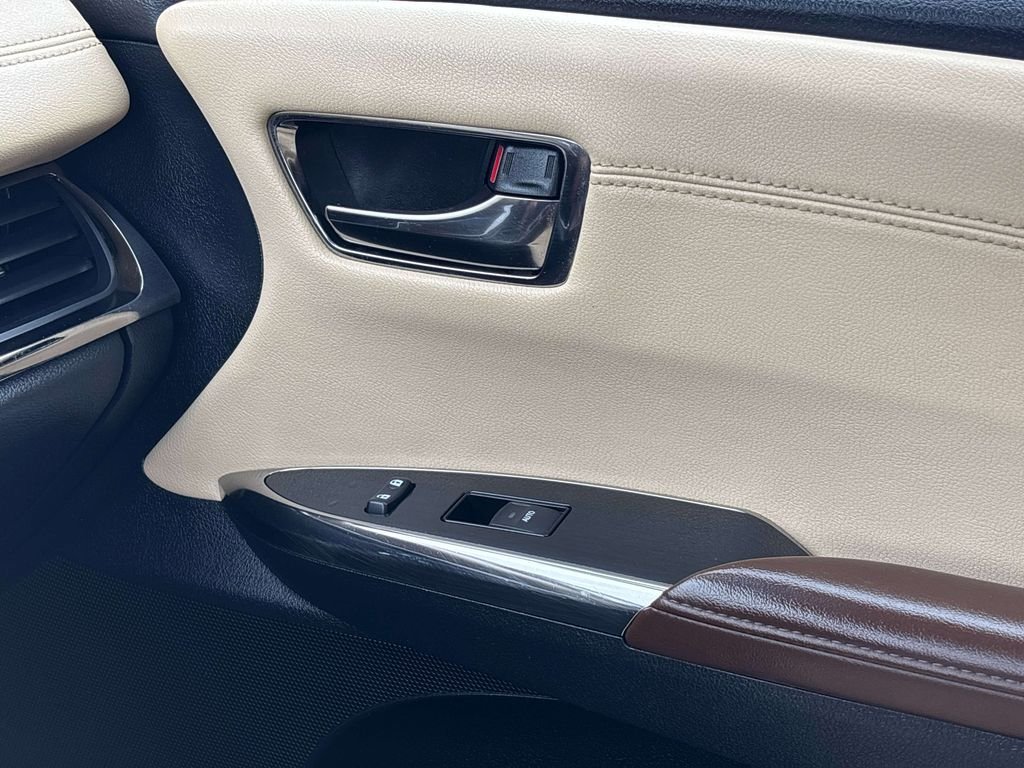 Used 2014 Toyota Avalon XLE Touring FWD image 28