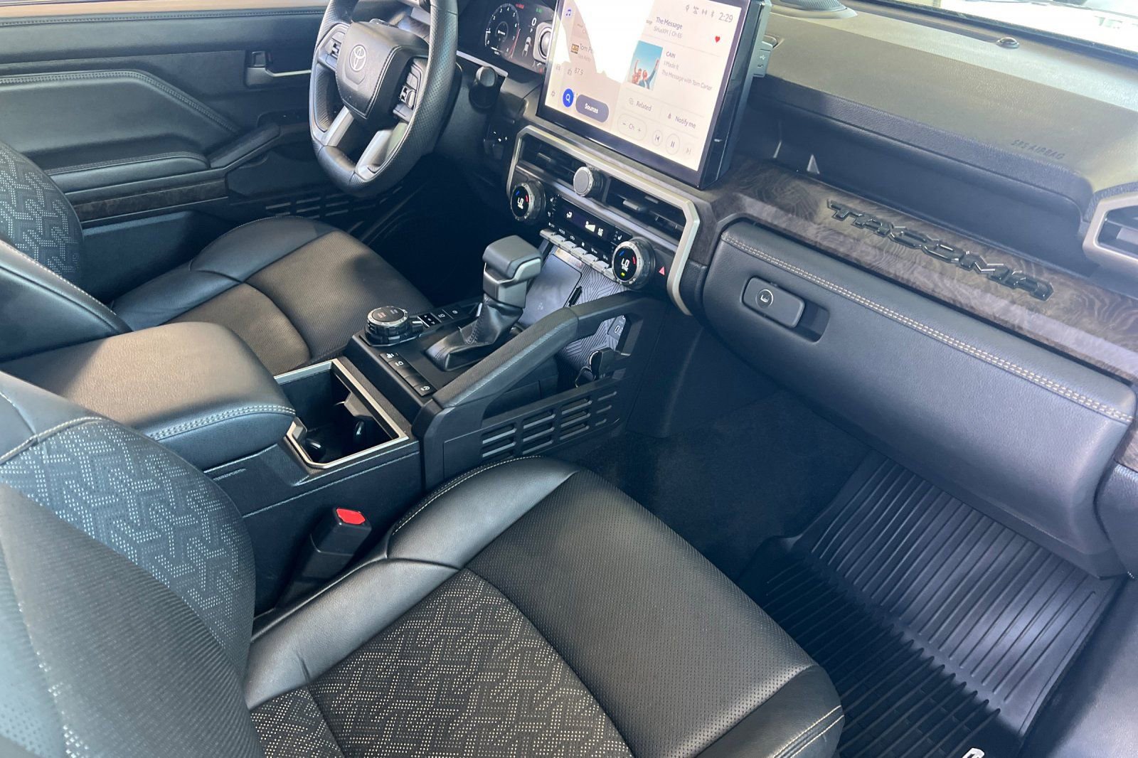 Used 2024 Toyota Tacoma Limited w/ Limited Package (LT) image 12