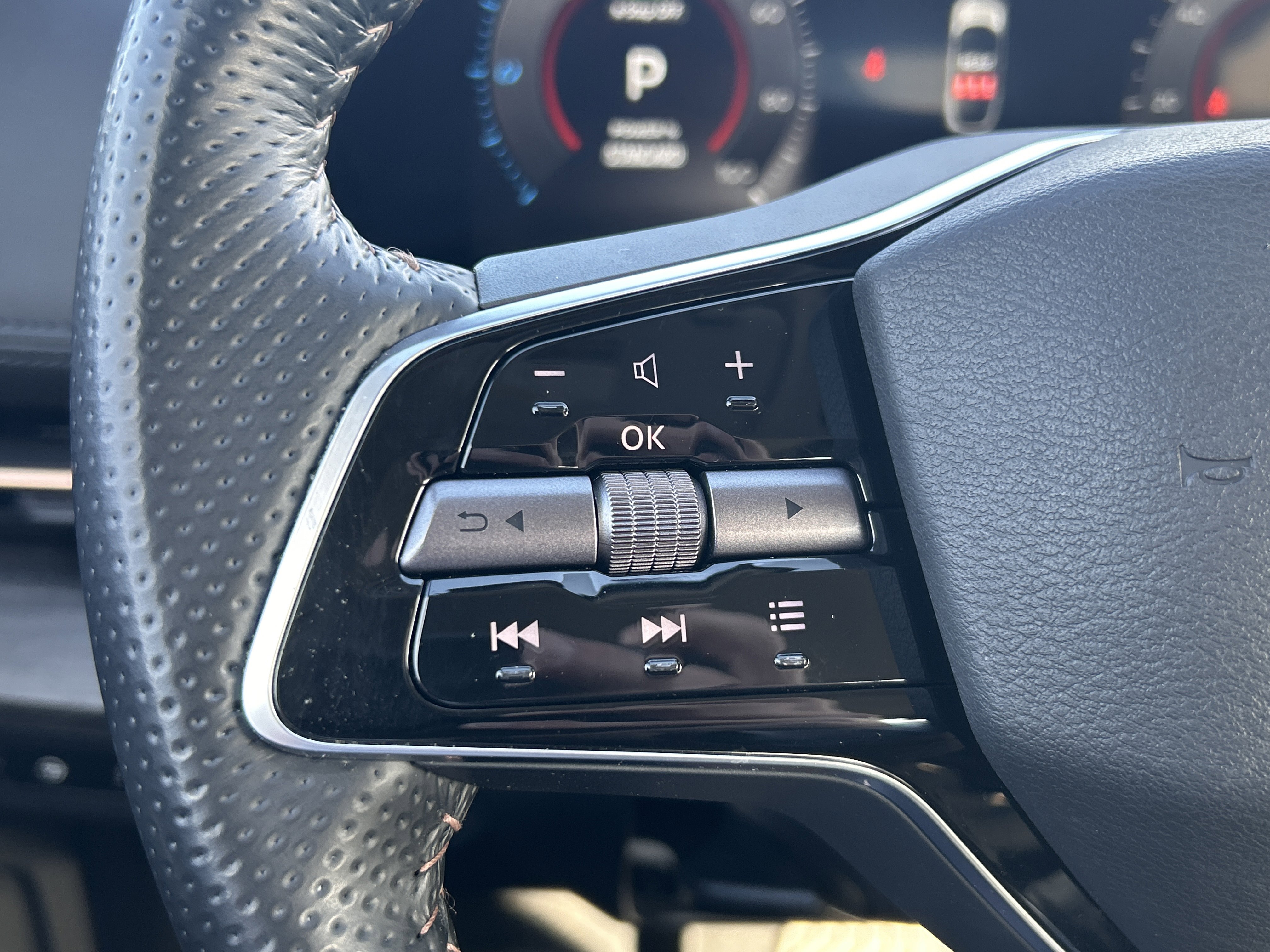 Used 2023 Nissan Ariya FWD image 20