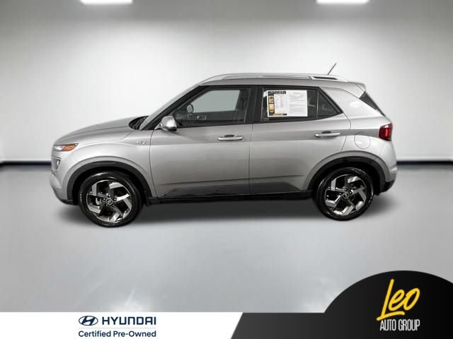 Used 2023 Hyundai Venue SEL FWD image 2