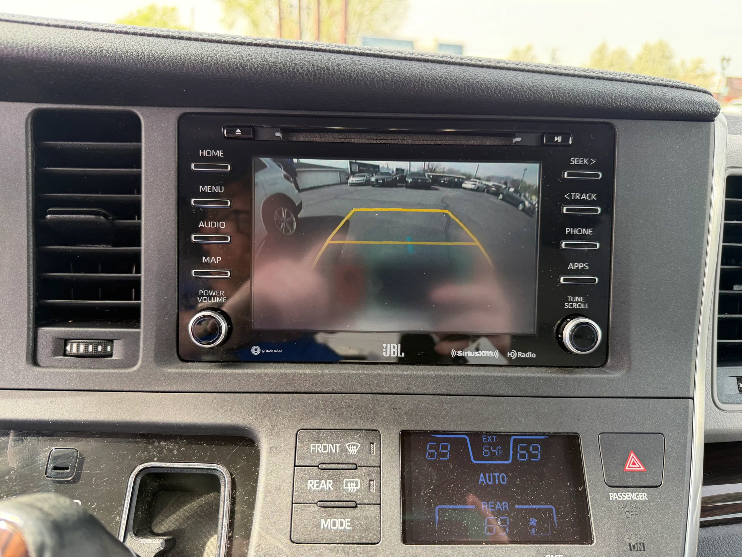 Used 2018 Toyota Sienna Limited Premium image 30