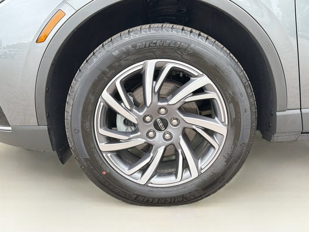 Used 2025 Lincoln Corsair AWD w/ Equipment Group 101A image 33